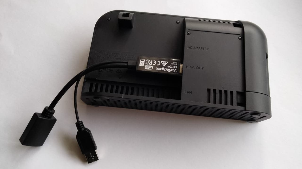 switch2のドックとアダプタを繋げたところ